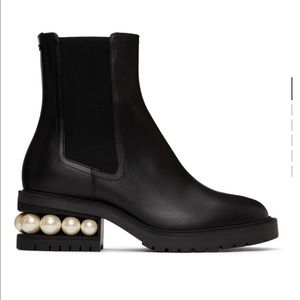 Brand new Nicholas Kirkwood Black Casati Chelsea Boots in Size 38.5 (size 8)